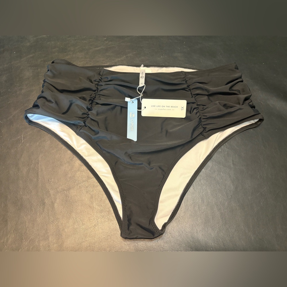 CUPSHE NWT Size 1X Black Ruched HighRise Bottoms.